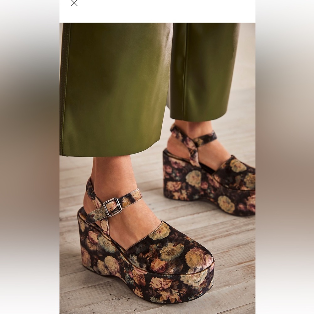 NIB NWT Free People Jeffrey Campbell Emilia Velvet Platform Shoes size 7